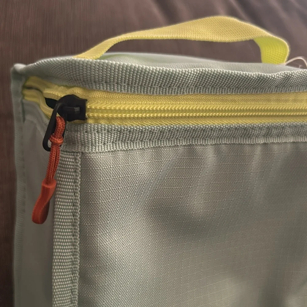 EMBARK Insulated Lunchbox NWT